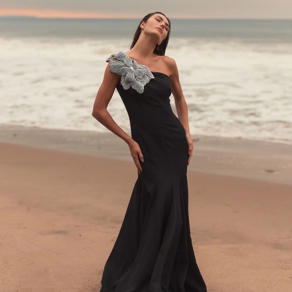 Mac Duggal Elegant Black One-Shoulder Dress - Picture 6 of 6